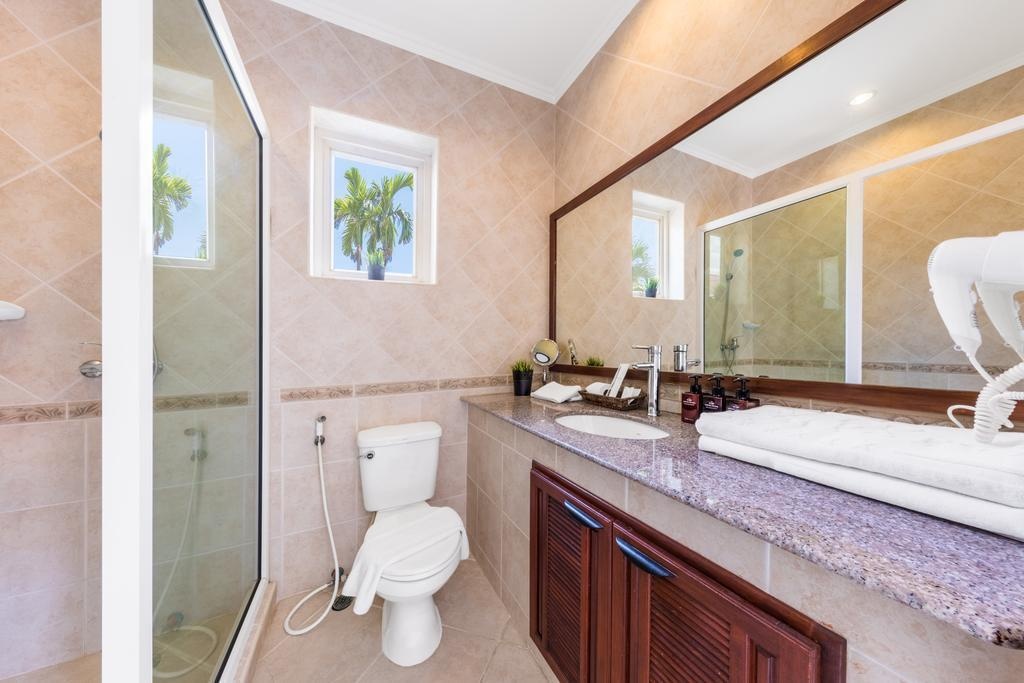 The Beach Pool VillafacilitiesBathroom6