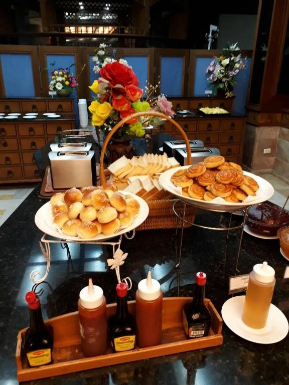 Royal Palace HoteldiningFood And Beverages12