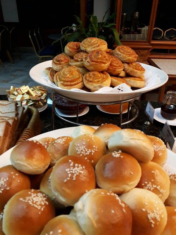 Royal Palace HoteldiningFood And Beverages21
