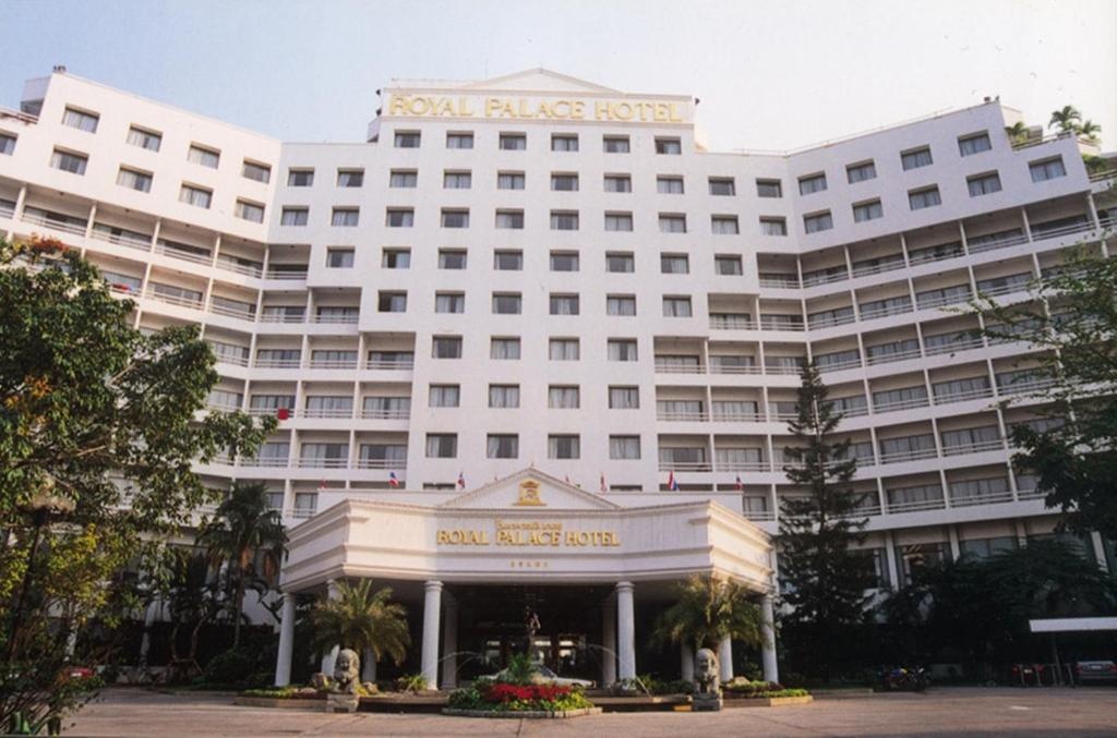 Royal Palace HoteldiningFood And Beverages4