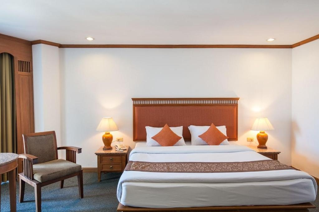 Royal Palace Hotelroomsrooms Image 1212