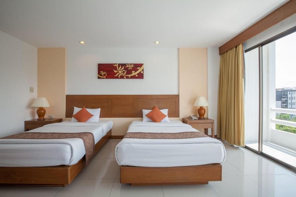 Royal Palace Hotelroomsrooms Image 1313