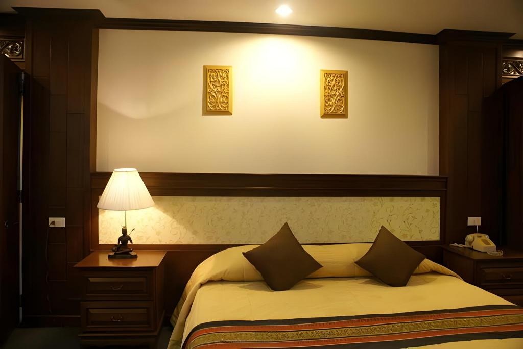 Royal Palace Hotelroomsrooms Image 1616