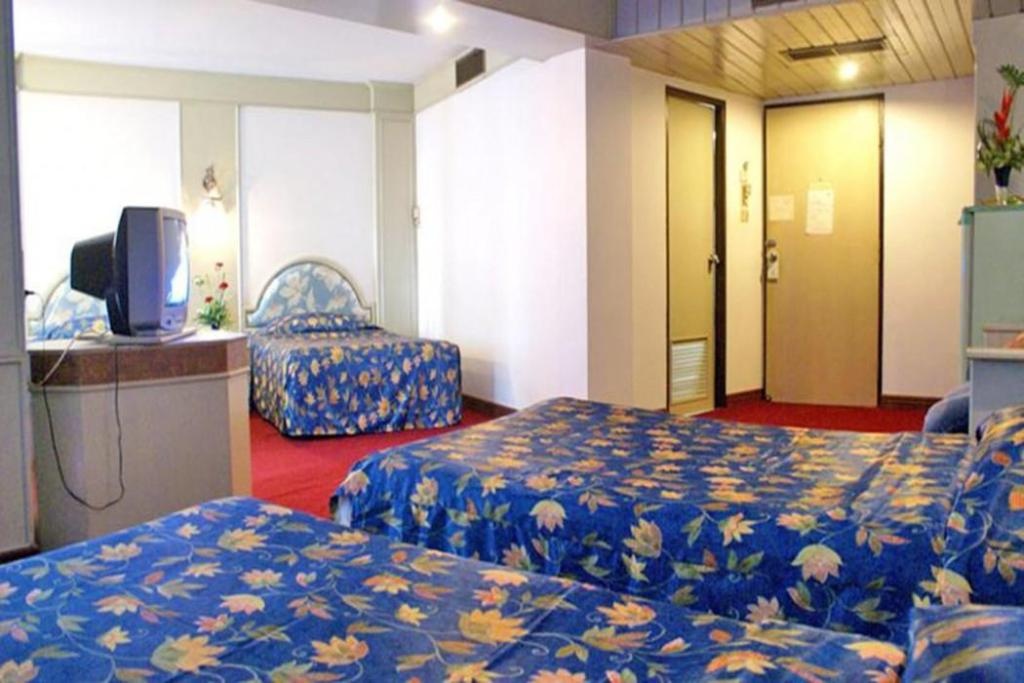 Royal Palace Hotelroomsrooms Image 2626