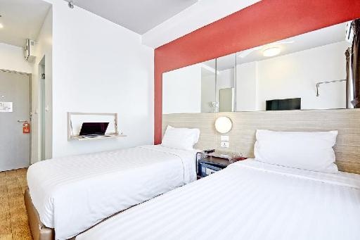 Red Planet PattayaroomsStandard Twin Room Bed2