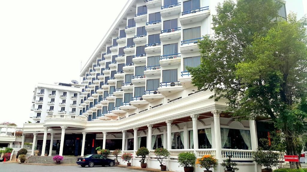 Caesar Palace HotelpropertyviewsEntrance7