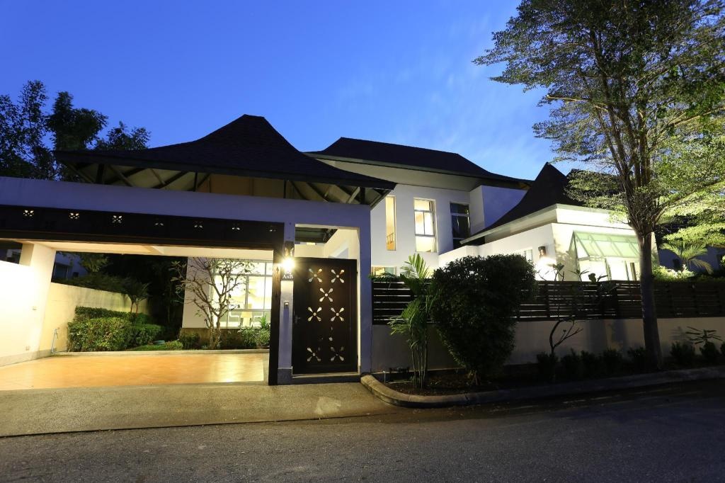 AnB Poolvilla 3BR Glass House Close Jomtien BeachpropertyviewsExterior View1