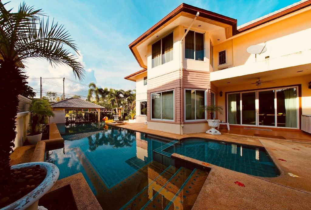 FARAH HOUSE By THE SIGNATURE VILLApropertyviewsExterior View2