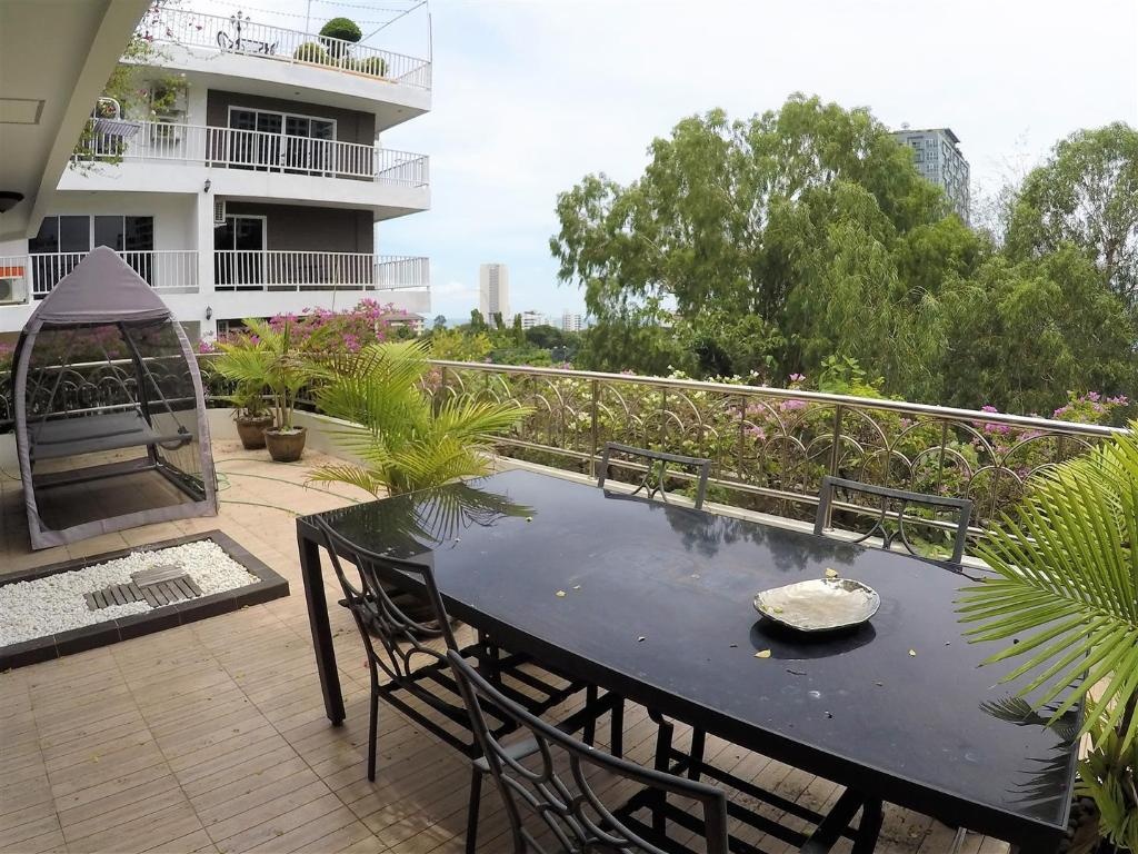 Deluxe 2 BR Nordic Terrace Condo 173 Sqm WiFifacilitiesBalconyterrace13