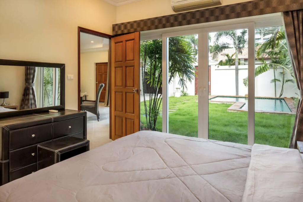 Luxury Pool Villa Private Beach In Pattayaroomsrooms Image 11