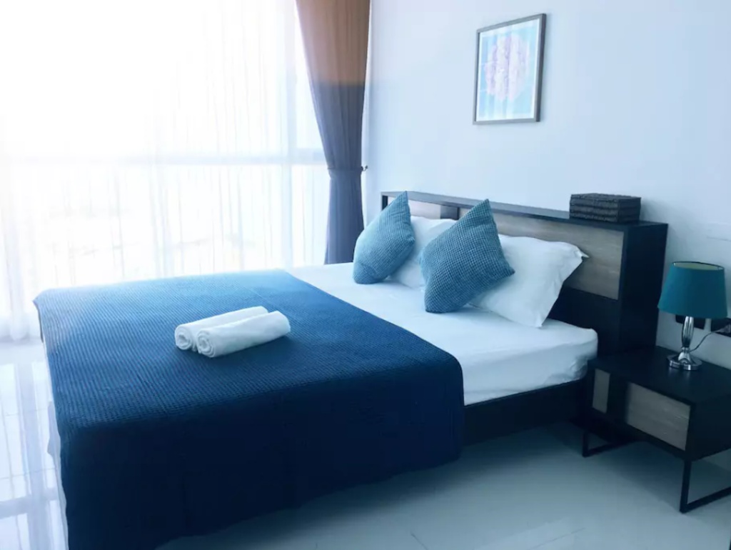 5 Luxury SEA VIEW POOL GYM HI SPEED WiFifacilitiesBedroom1