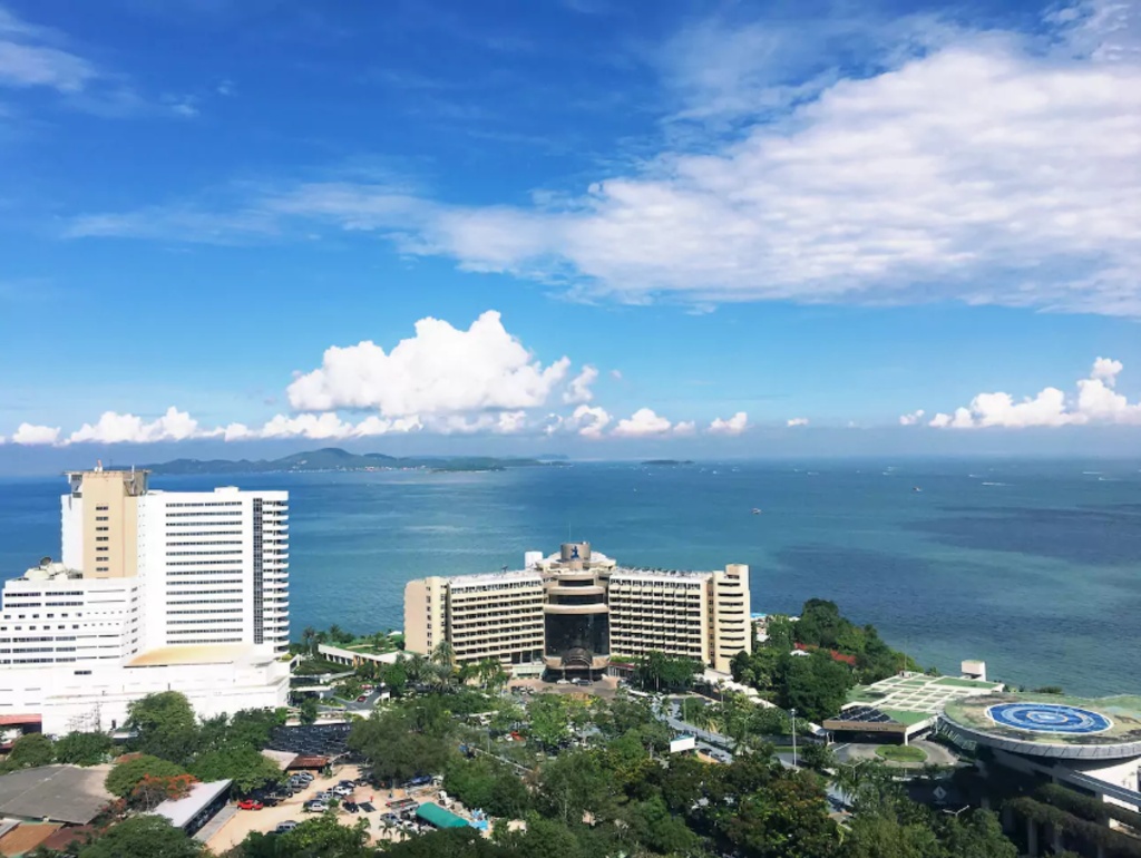 5 Luxury SEA VIEW POOL GYM HI SPEED WiFipropertyviewsView4