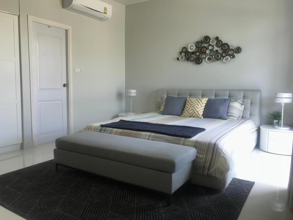 Luxury Swimming Pool Villa In PattayafacilitiesBedroom18