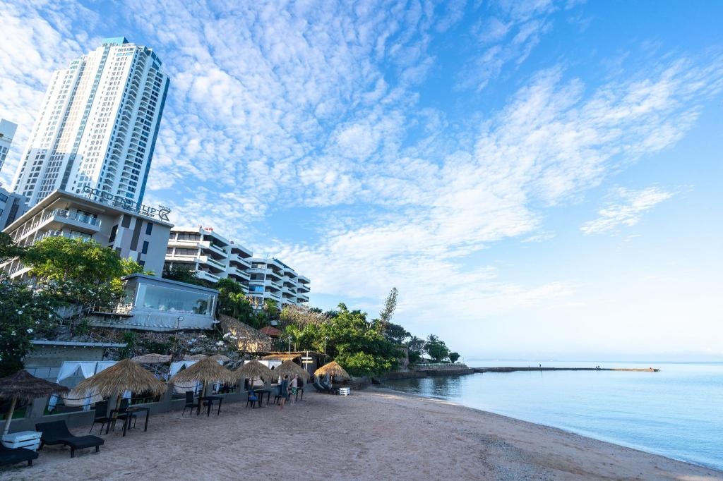 Golden Tulip Pattaya Beach ResortfacilitiesBeach1