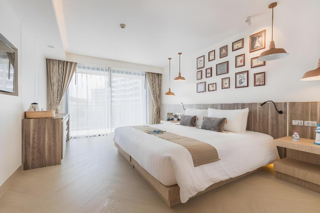 Golden Tulip Pattaya Beach Resortroomsrooms Image 1919