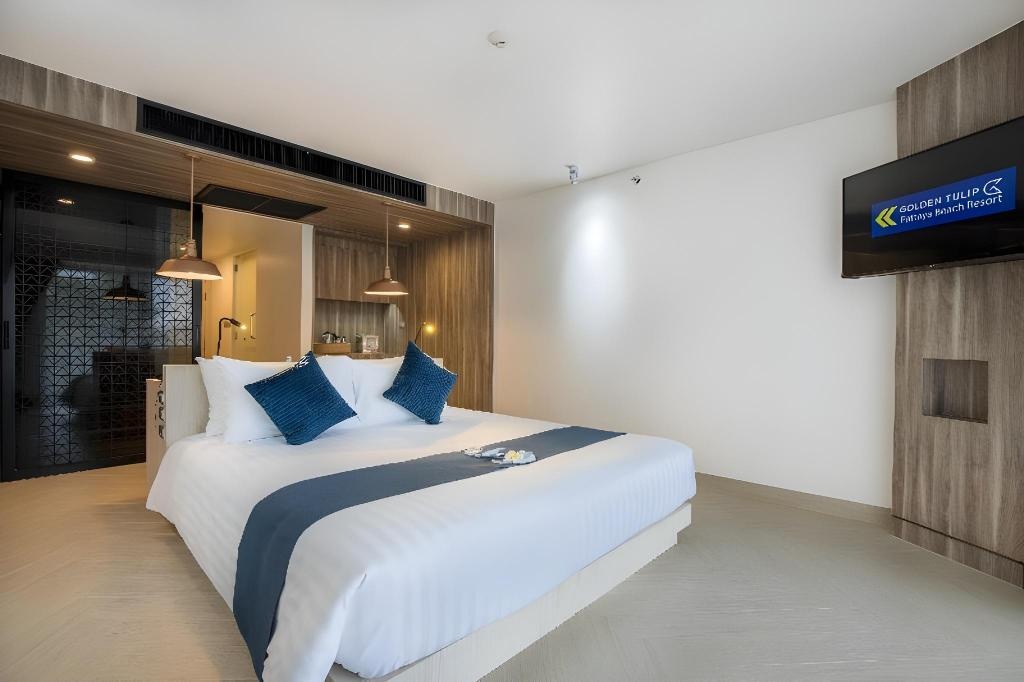 Golden Tulip Pattaya Beach Resortroomsrooms Image 2424