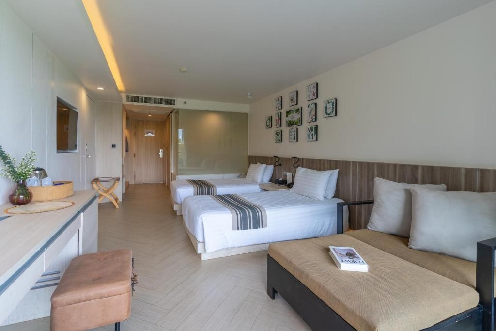 Golden Tulip Pattaya Beach Resortroomsrooms Image 2727