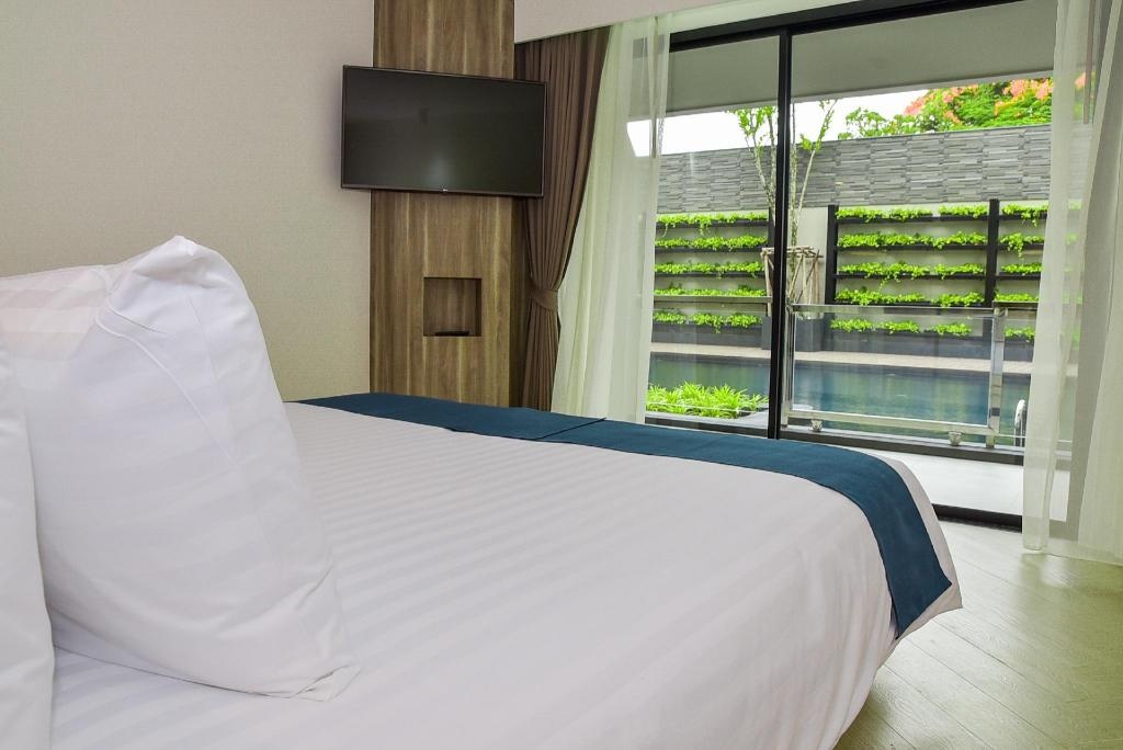 Golden Tulip Pattaya Beach Resortroomsrooms Image 3333