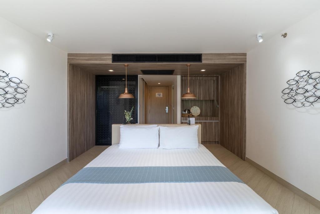 Golden Tulip Pattaya Beach Resortroomsrooms Image 3838