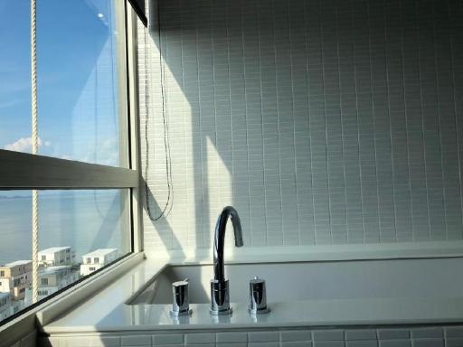 21Front Row Beach Lux X Veranda Residence PattayafacilitiesBathtub16