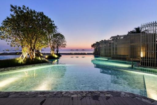 21Front Row Beach Lux X Veranda Residence PattayafacilitiesSwimming Pool Outdoor4