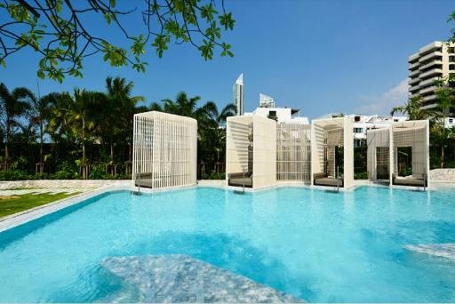 21Front Row Beach Lux X Veranda Residence PattayafacilitiesSwimming Pool6