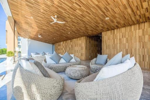 21Front Row Beach Lux X Veranda Residence PattayapropertyviewsLobby3