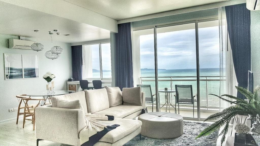 3 Bedroom Ocean Front Row X Veranda Pattaya By Luxroomsrooms Image 11