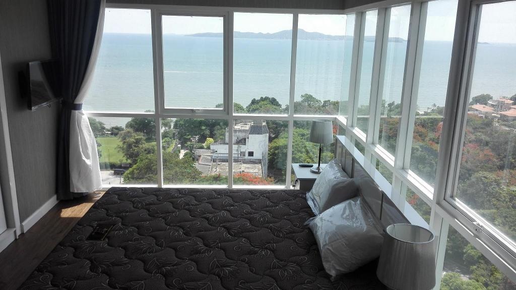 Stunning Luxury And Unique Full Seaview ApartmentfacilitiesBedroom3