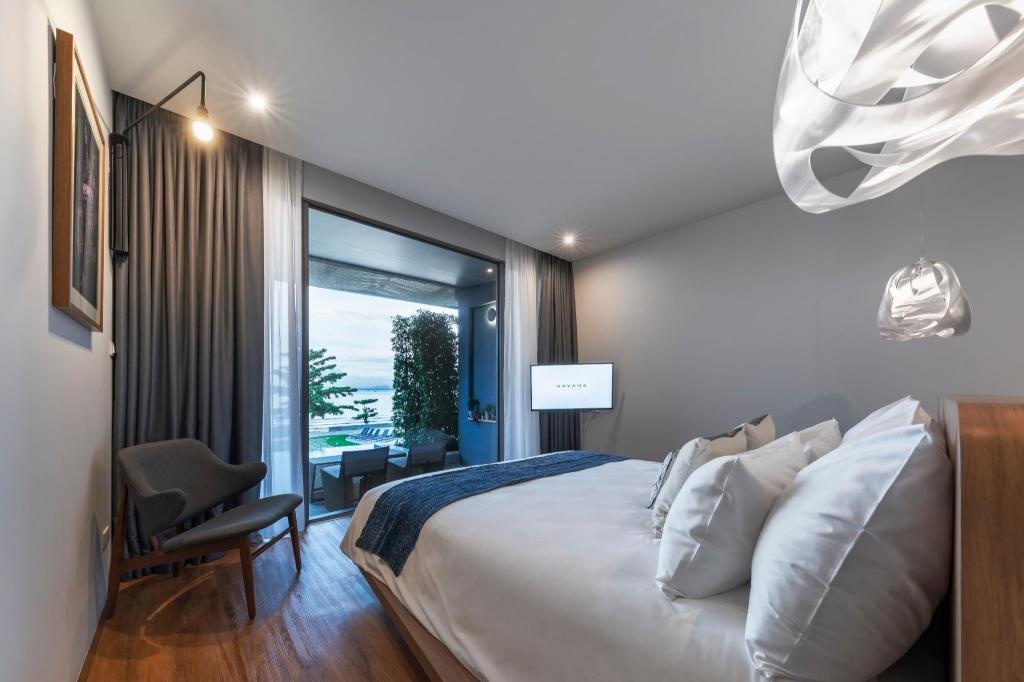Navana Nature EscaperoomsDeluxe Pool Access Room Bed19