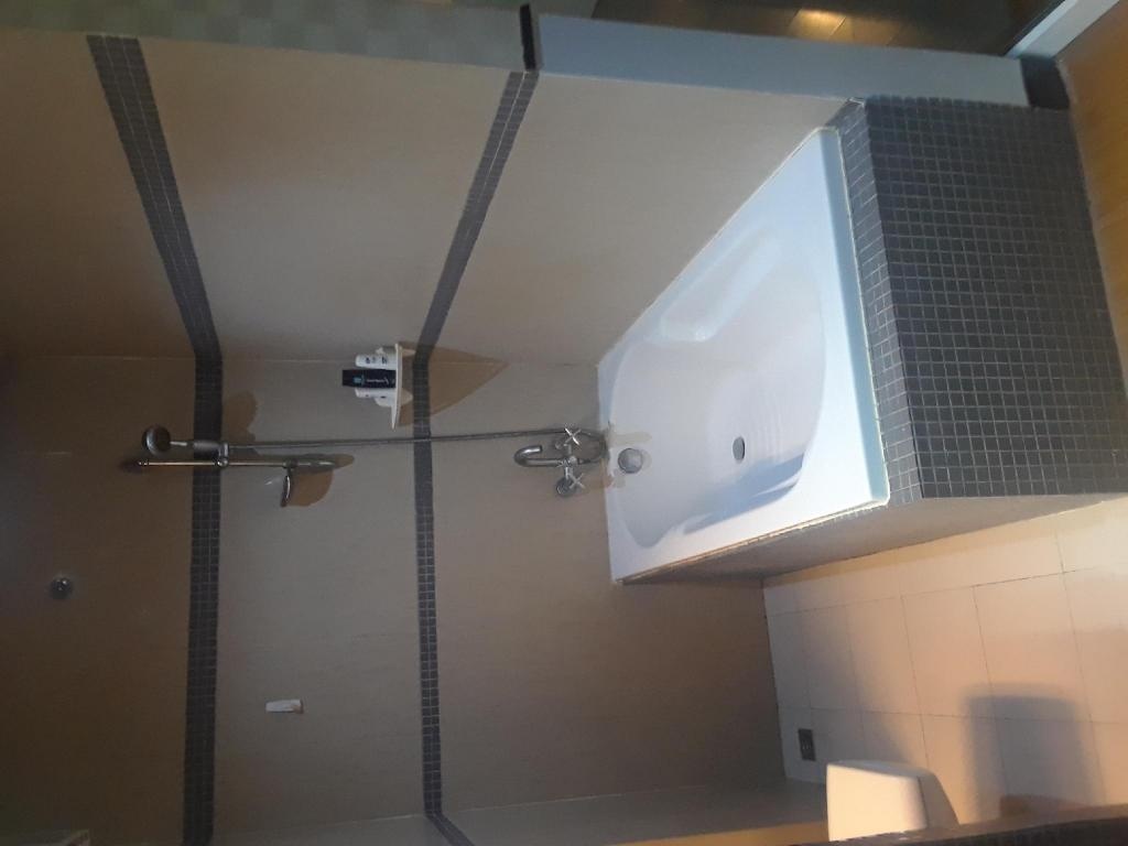 Private Bedroom Bathroom In Central PattayafacilitiesBathtub6