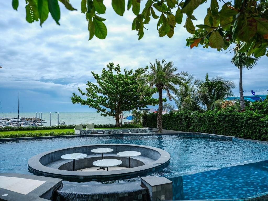 Worita Cove HotelfacilitiesPoolside Bar17
