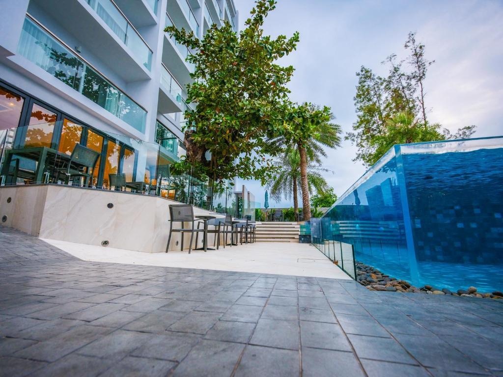 Worita Cove HotelfacilitiesPoolside Bar32
