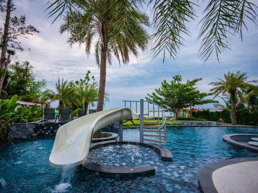 Worita Cove HotelfacilitiesPoolside Bar7
