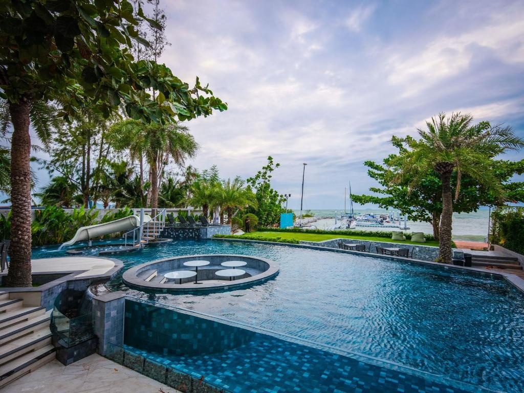 Worita Cove HotelfacilitiesPoolside Bar9