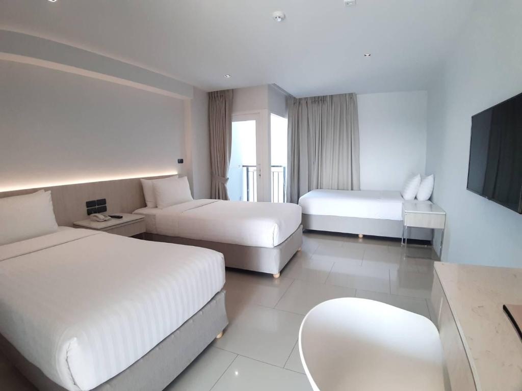 Worita Cove HotelroomsSuperior Triple Room2