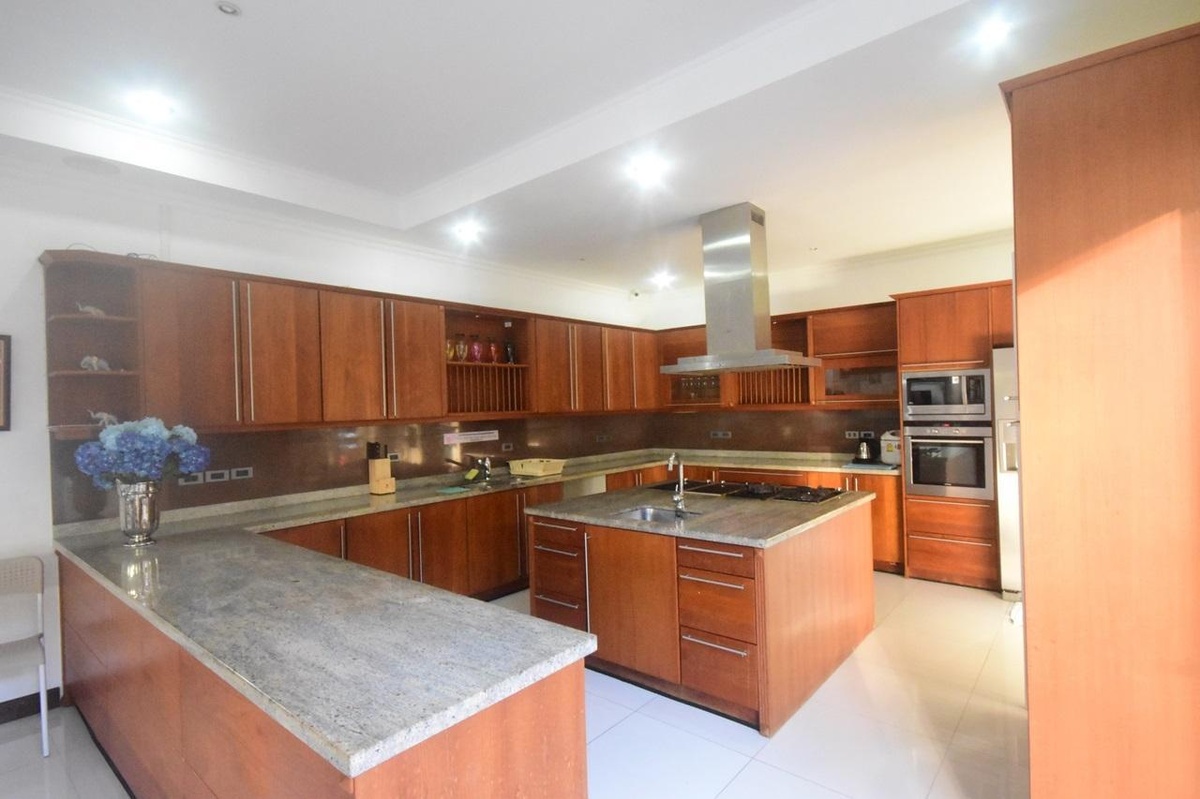 98 The Beach Villa FacilitiesKitchen 4