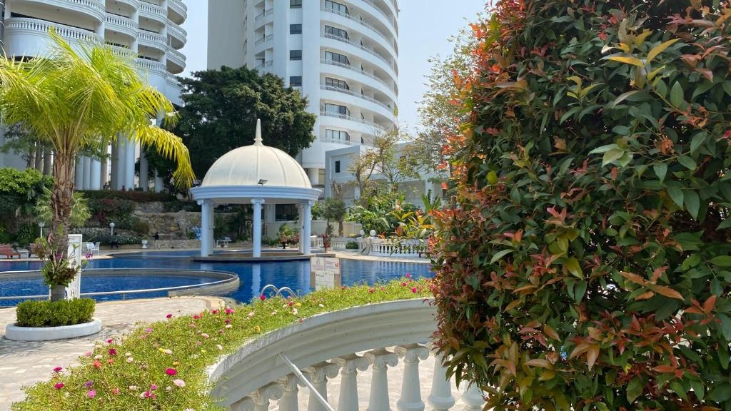 Sky Beach ApartmentfacilitiesSwimming Pool8