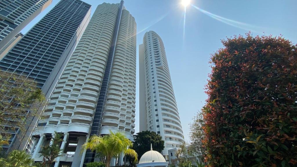 Sky Beach ApartmentpropertyviewsExterior View7
