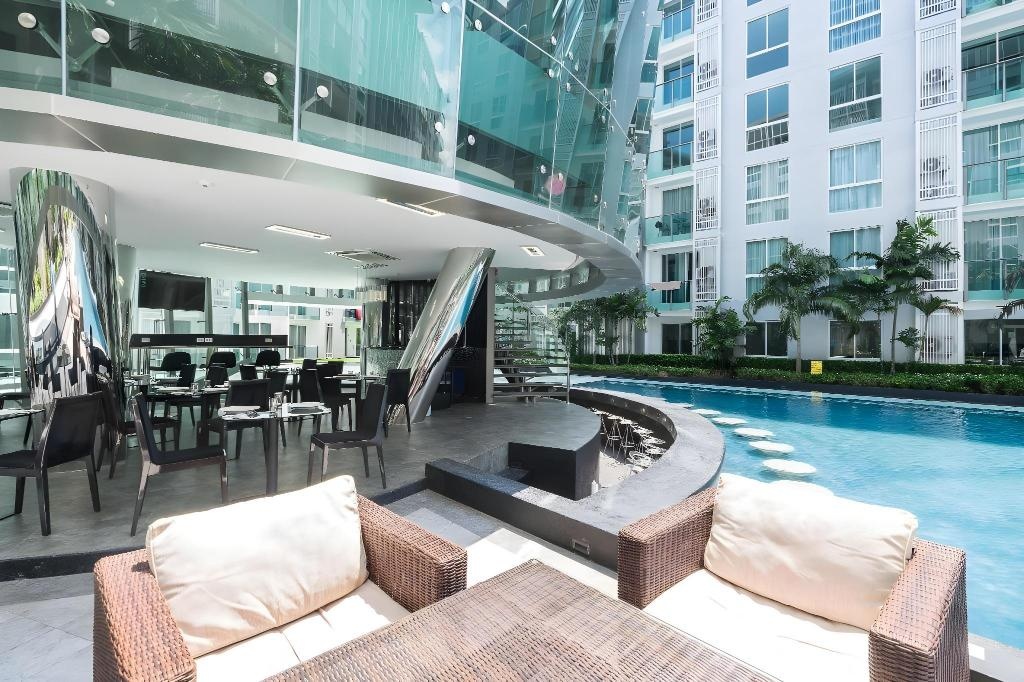 Luxury One Bedroom City Center Residence PattayafacilitiesBarlounge10