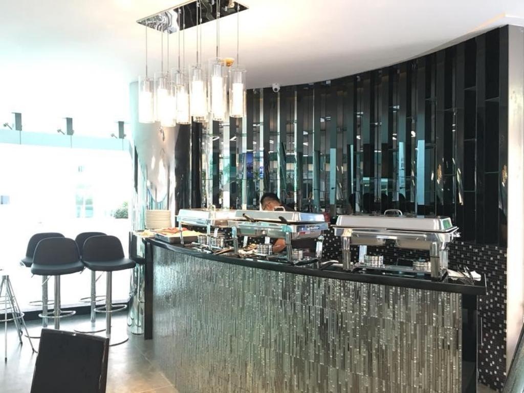 Luxury One Bedroom City Center Residence PattayafacilitiesBarlounge28