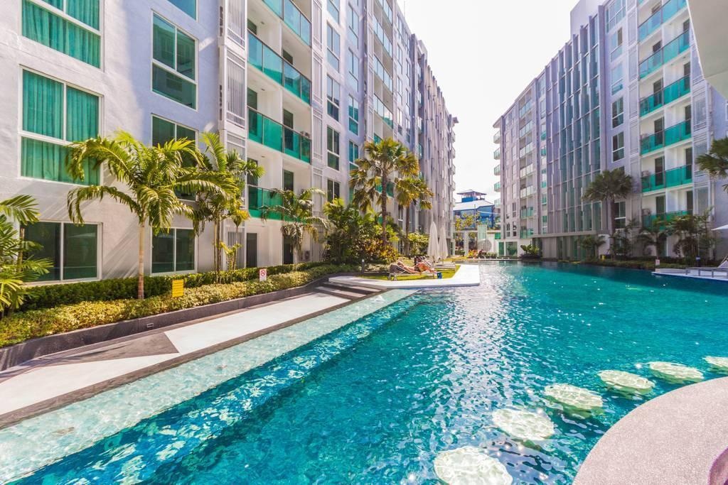 Luxury One Bedroom City Center Residence PattayafacilitiesSwimming Pool Outdoor18