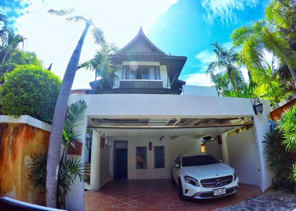 JimmyVipHouse Dharawadi VillapropertyviewsEntrance5