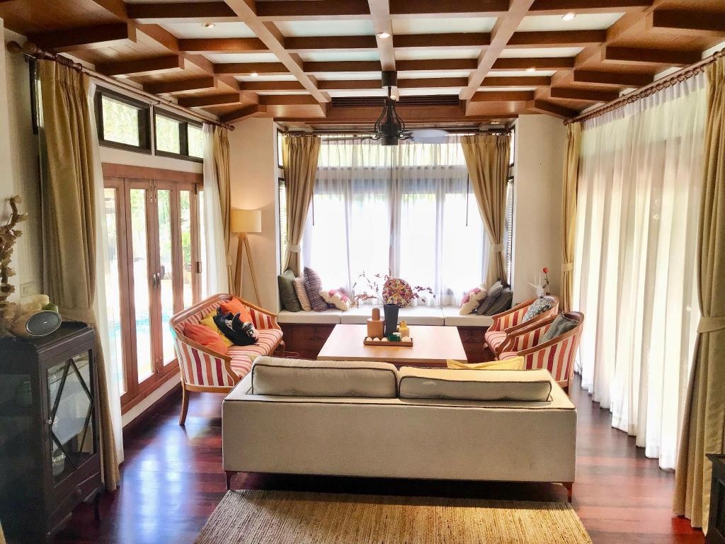 JimmyVipHouse Dharawadi VillapropertyviewsLobby9
