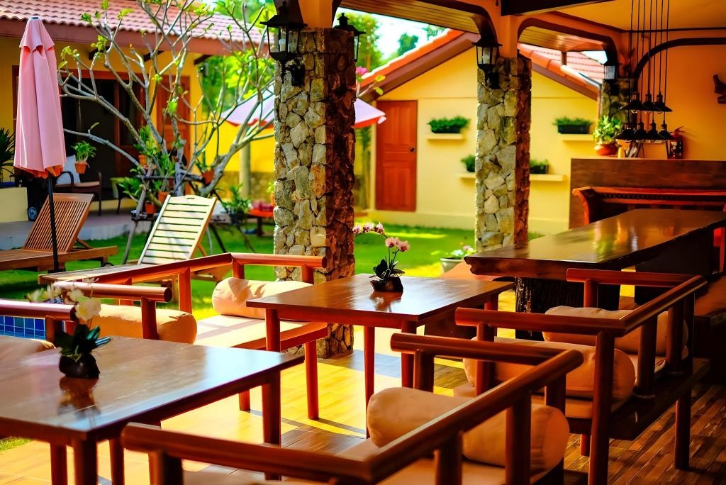 Marigold Resort 8BR W Large Pool GardenfacilitiesBalconyterrace5