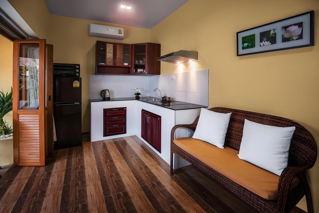 Marigold Resort 8BR W Large Pool GardenfacilitiesKitchen6