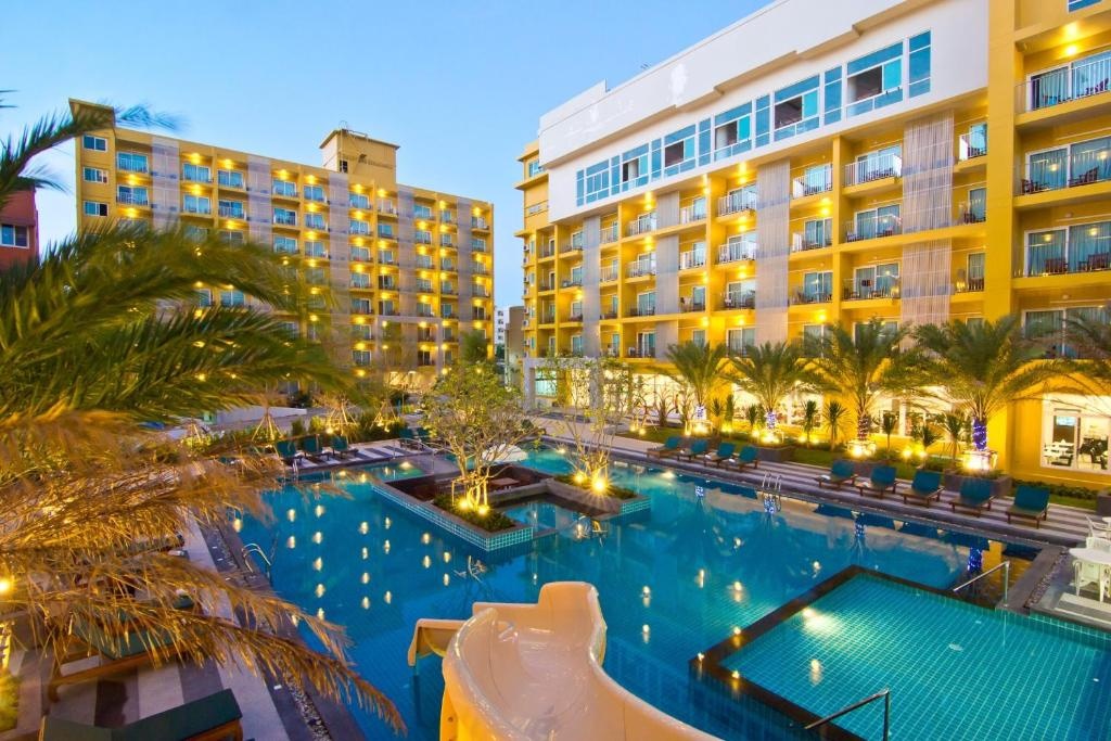 Grand Bella HotelfacilitiesSwimming Pool14