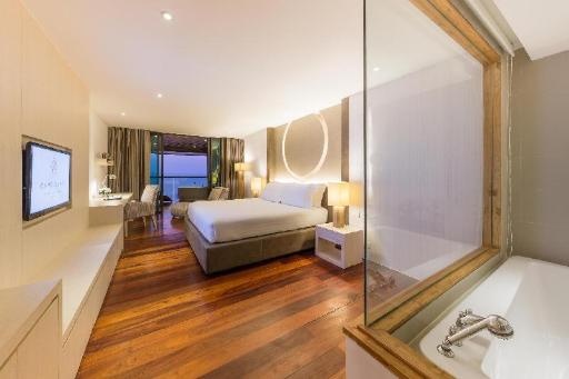 Cape Dara ResortroomsDara Beachfront Suite With Club Benefits With Sea View Bathroom29