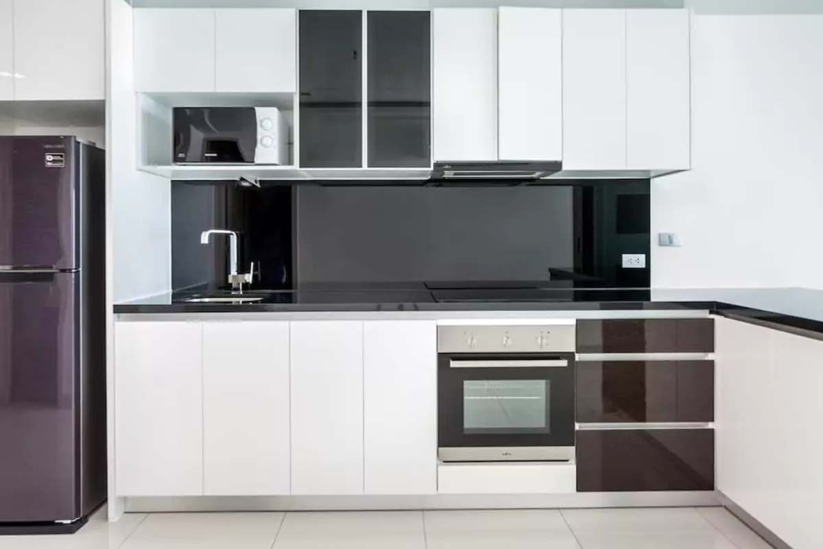 Stunning Sea Views Studio In Luxury Building PropertyviewsInterior View 6