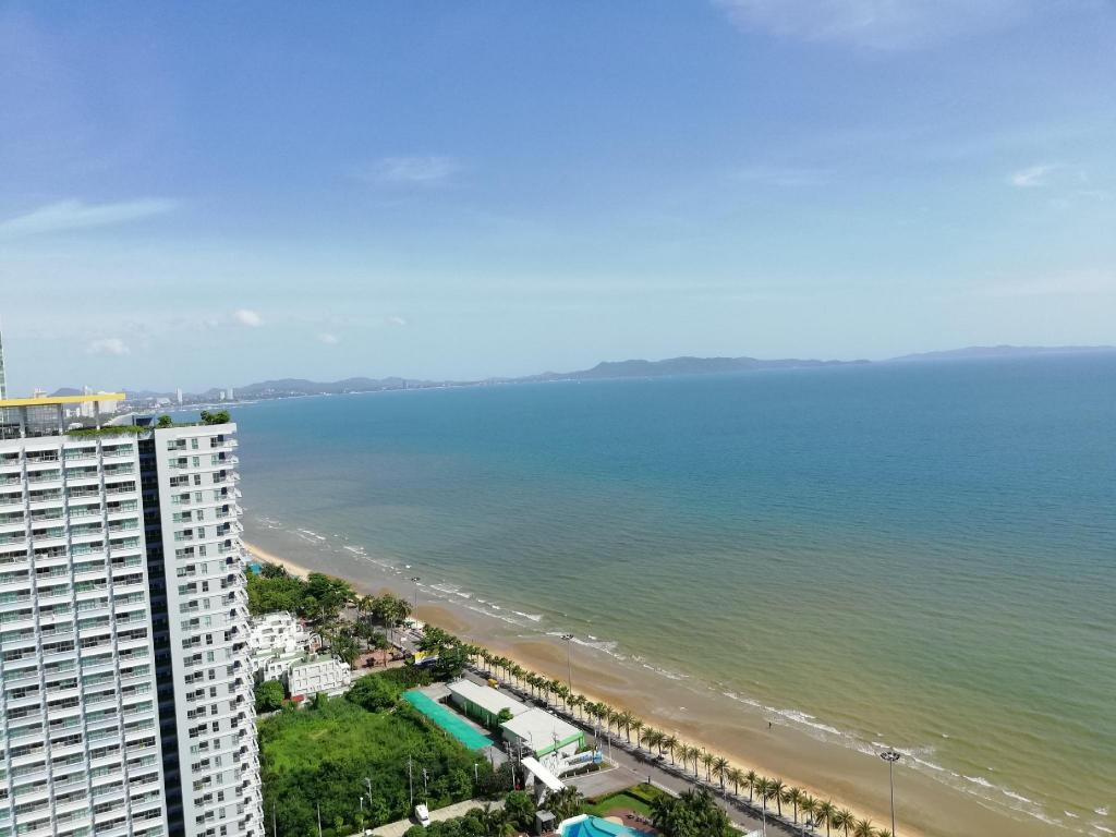 AERAS Luxury Studio CondopropertyviewsView12